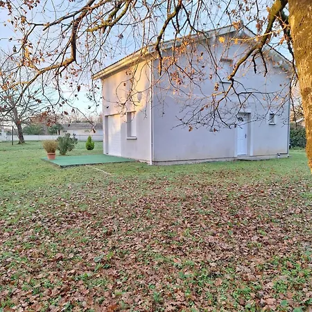 Holiday home Loue Charmante Petite Maison Dans Un Ecrin De Verdure
