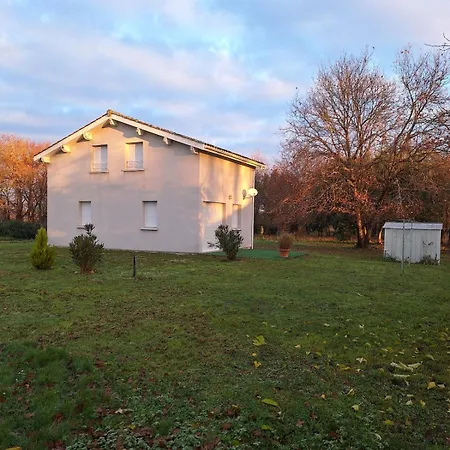 Holiday home Loue Charmante Petite Maison Dans Un Ecrin De Verdure
