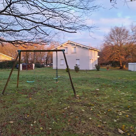 Loue Charmante Petite Maison Dans Un Ecrin De Verdure Saint-Vivien-de-Medoc